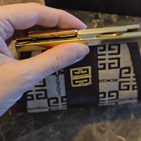 GIVENCHY Change Purse Wallet - Picture 3 of 7